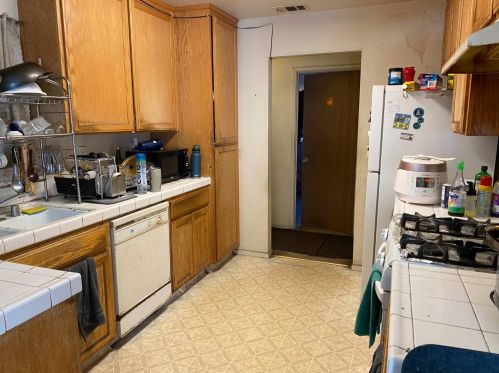 119 9th St, Stockton, CA 95206-3103