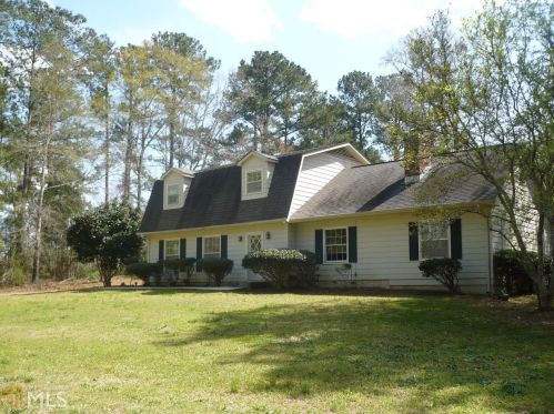 900 Willowcrest Rd, Lagrange, GA 30240