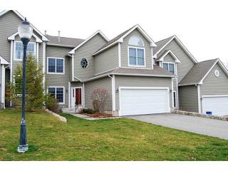 9 Seal Island Rd, Bristol, RI 02809-5186