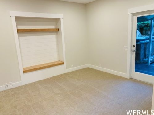 2992 Tracy Dr, Sandy UT 84093-2026 exterior