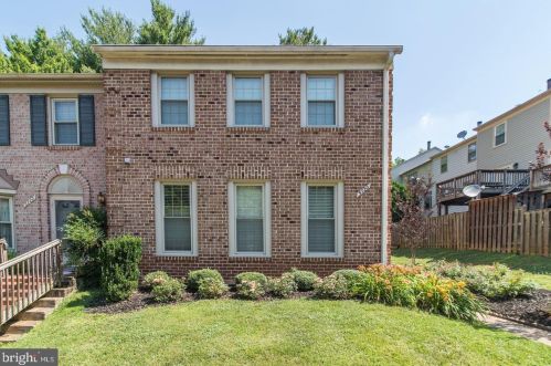 5720 Crownleigh Ct, Springfield VA  22015-1884 exterior