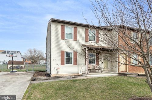 1881 Esther Dr, Carlisle, PA 17013-1086