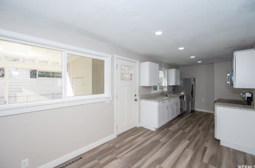 2146 Westfield Cir, Taylorsville UT 84084-4222 exterior