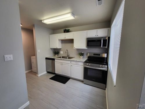 2815 Acero Ave, Pueblo, CO 81004-4247