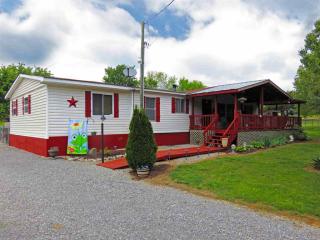 722 Scarlett Rd, Dandridge, TN 37725-6062