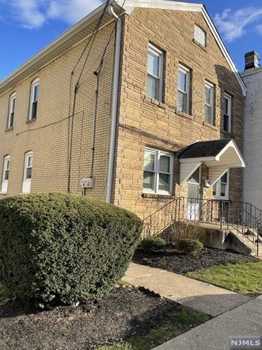 10 Irving Pl, Outwater, NJ 07026-1212