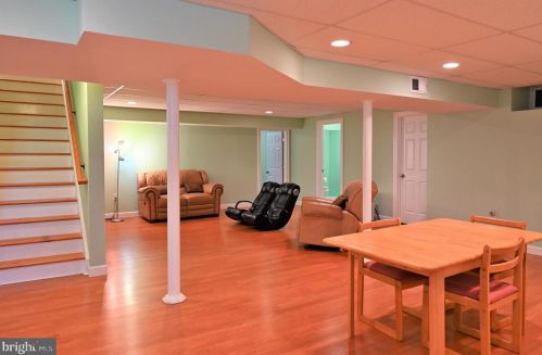 87 Leavitt Ln, Princeton NJ  08540-3921 exterior