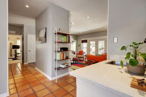 6904 Dogwood Holw, Austin TX  78750-8213 exterior