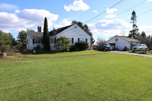 19 Meadow Rd, Thomaston, ME 04861-3135