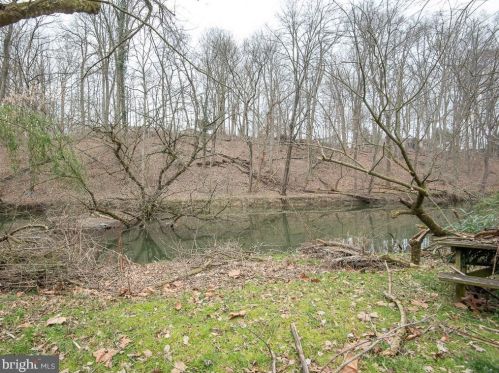 2122 Millcreek Rd, Lancaster PA  17602-4749 exterior