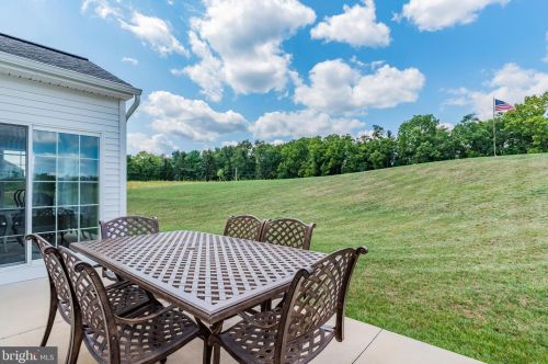4 Peyton Dr, Carlisle PA  17015-8548 exterior