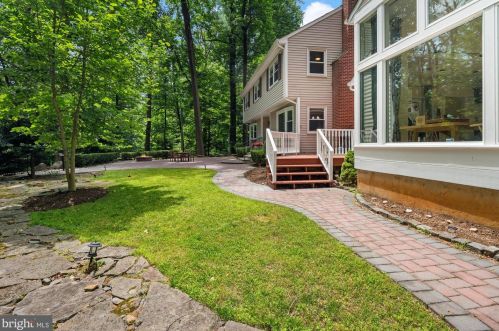1063 Stuart Rd, Princeton NJ  08540-1219 exterior