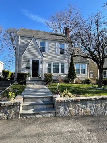 9 Olmstead Pl, Norwalk, CT 06855-1311