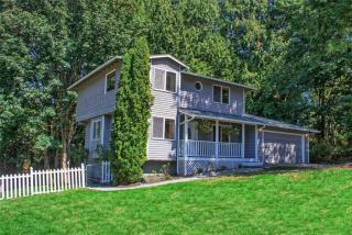 26432 Edgewater Blvd, Breidablick, WA 98370-9545