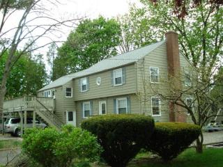 2 Seabreeze Pl, Norwalk CT  06854-4712 exterior
