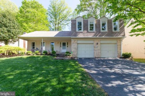 7037 Flax St, Springfield, VA 22152-3424