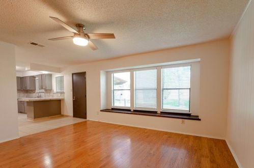 6204 Cannes Cir, Austin TX  78745-3451 exterior