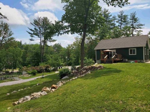 65 Dunbarton Rd, Goffstown, NH 03045-2818