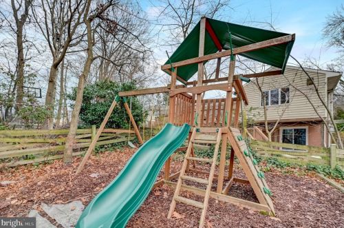 7203 Hadlow Dr, Springfield VA  22152-3529 exterior