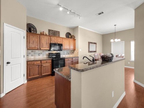 3833 Harrison Dr, Carrollton TX 75010-6323 exterior