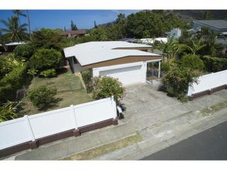 5267 Papai St, Honolulu, HI 96821-1943