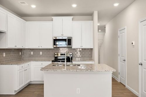 585 Mcwilliams Rd, Atlanta GA  30315-7541 exterior