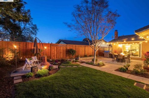 5579 San Antonio St, Pleasanton, CA 94566-7637