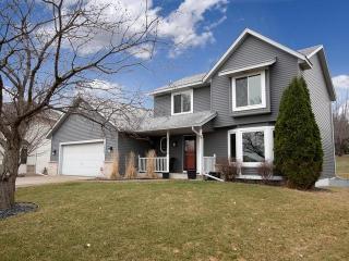 1223 Duluth Ct, Saint Paul, MN 55109-5525