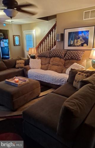 100 Chestnut Ave, Camden NJ  08107-2207 exterior