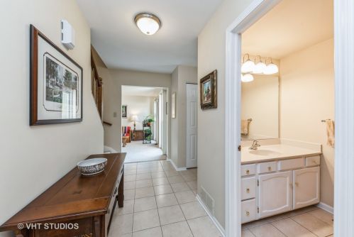 1537 Bunescu Ln, Buffalo Grove, IL 60089-1211