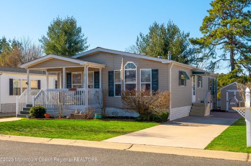 717 Evergreen Ct, Lakehurst, NJ 08759-3513