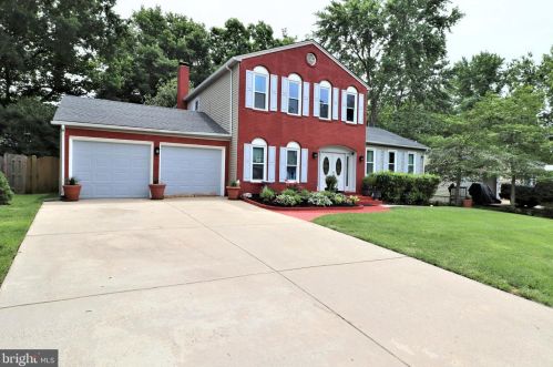 8005 Lake Pleasant Dr, Springfield VA  22153-3005 exterior