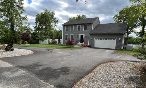 12 Woodlake Dr, Providence, RI 02919-3157
