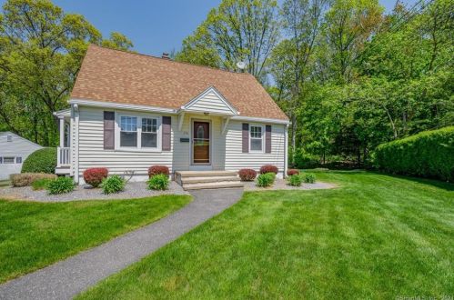136 Celia Dr, Waterbury, CT 06705-3136