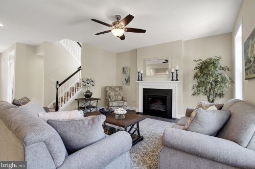 410 Taylor Dr, York, PA 17404-9429
