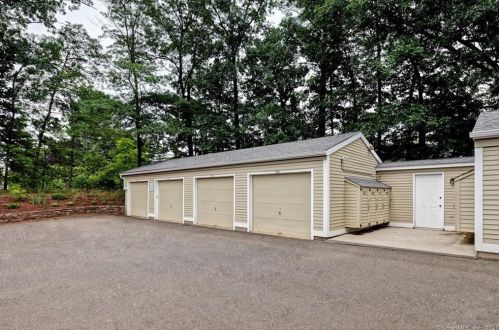 522 Settlers Wood, Southington CT  06489-3400 exterior