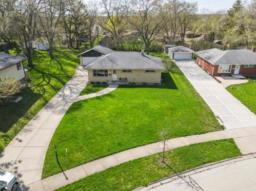 118 Pleasant Ave, Hanover Park, IL 60108-1147