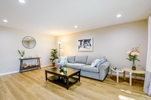 938 Clark Ave, Mountain View, CA 94040-2252