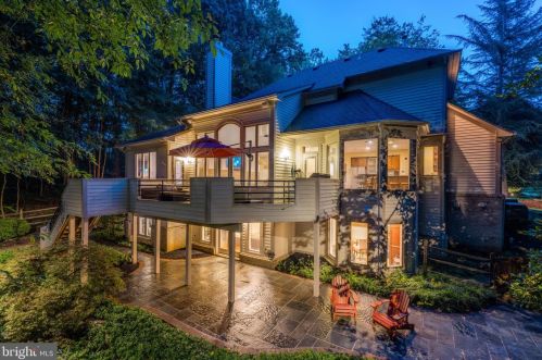 1100 Water Pointe Ln, Herndon, VA 20194-1034