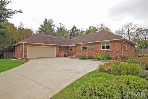 8803 Beechwood Dr, Peoria, IL 61615-1701