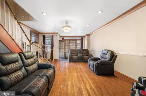 7183 18th St, Philadelphia, PA 19126-1501