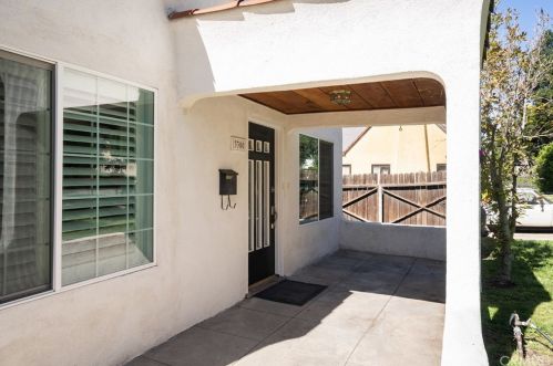 3300 Montrose Ave, Glendale CA 91214-3341 exterior