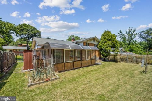 811 Malibu Dr, Silver Spring MD 20901-3648 exterior