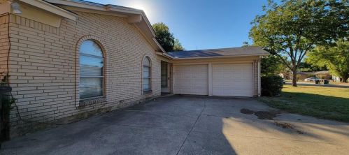 7448 Beckwood Dr, Fort Worth, TX 76112-5908