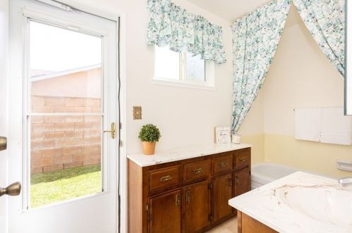 6605 Dorinda Dr, Riverside CA  92503-1110 exterior