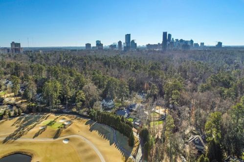 100 Brookhaven Dr, Atlanta GA  30319-3003 exterior