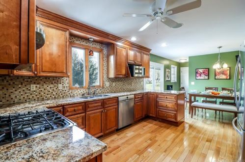 480 Orange Ave, Milford, CT 06461-2103