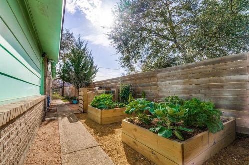 8714 Charing Cross Ln, Dallas TX  75238-3811 exterior