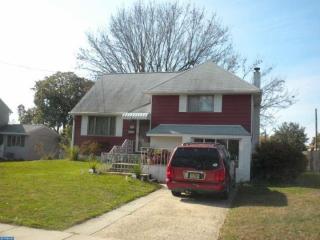 909 Saint Mark Dr, Glendora, NJ 08029-1547