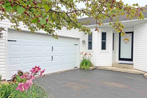 36195 Douglas Ter, Gurnee, IL 60031-1581
